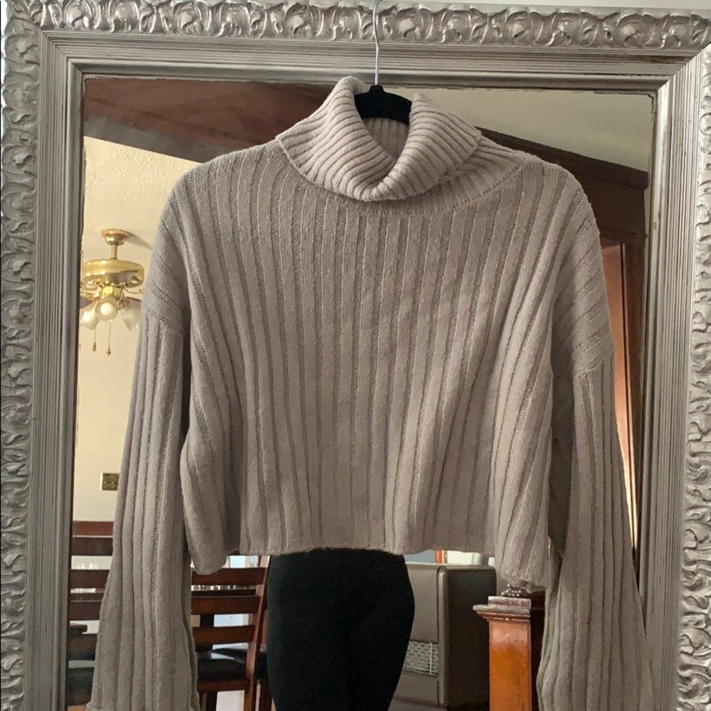 Gray turtle neck crop top
